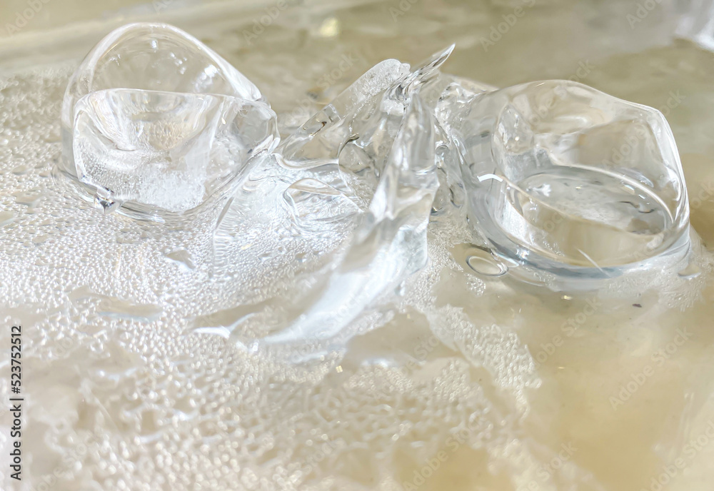 The ice cube shape has been adjusted to add color,It will help refresh and make you feel good. The ice cube shape has been adjusted to add color,It will help refresh and make you feel good.