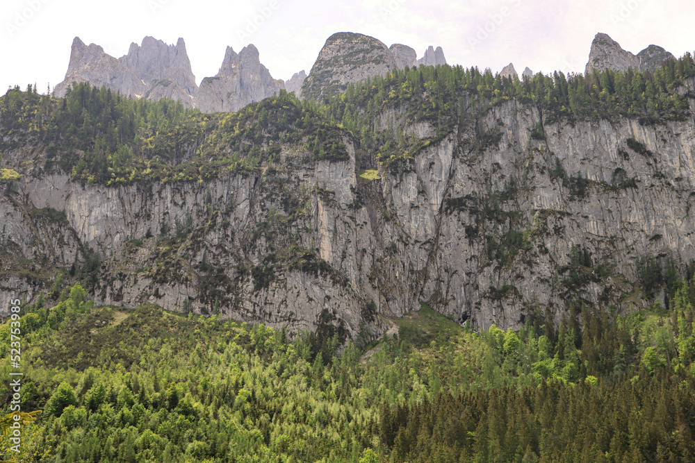 Bizarre Gipfel über den Gosauseen im Dachsteingebirge; Gosaukamm zwischen Großwand und Mandlkogel