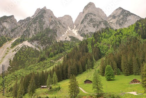 Wildromantische Alpenlandschaft über dem Vorderen Gosausee; Strienkogel (2034m), Steinriesenkogel (2008m) und Donnerkogel (2050m) als westlicher Auftakt des Gosaukamms photo