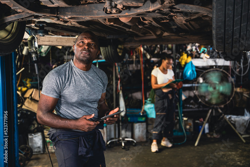 Car suspension specialists are carefully examining the broken car.