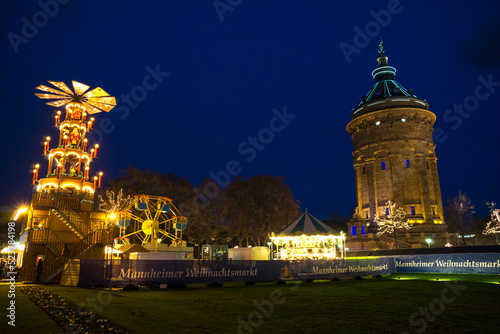 Mannheim Wasserturm Weihnachten 