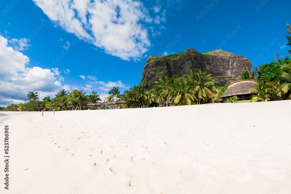 Naklejka premium Beautiful view of tropical beach on Mauritius