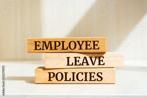 Canvastavla Wooden blocks with words 'Employee Leave Policies'.