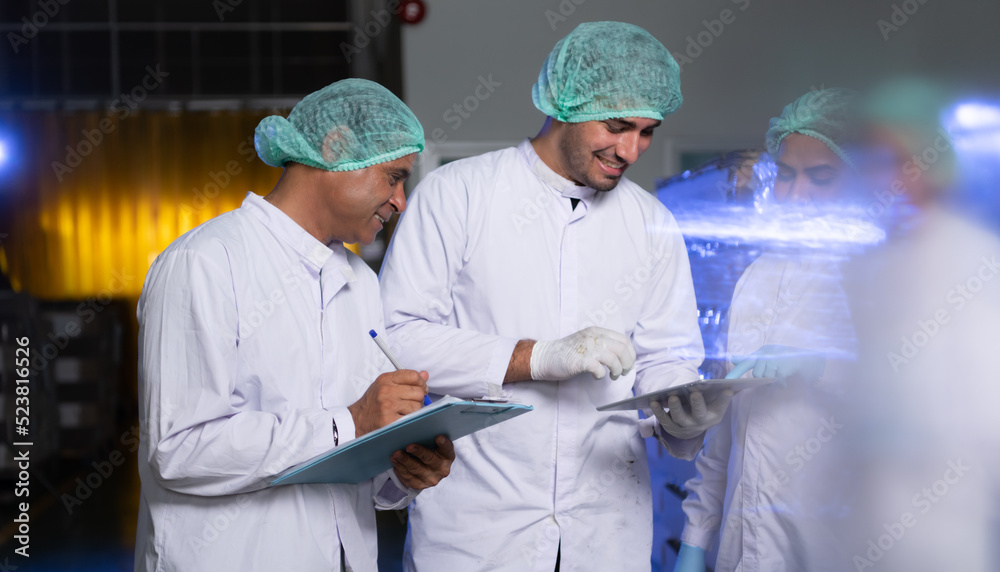A team of scientists at the fruit juice factory Get ready for the day's work to check the quality of the products A team of scientists at the fruit juice factory Get ready for the day's work to check the quality of the products