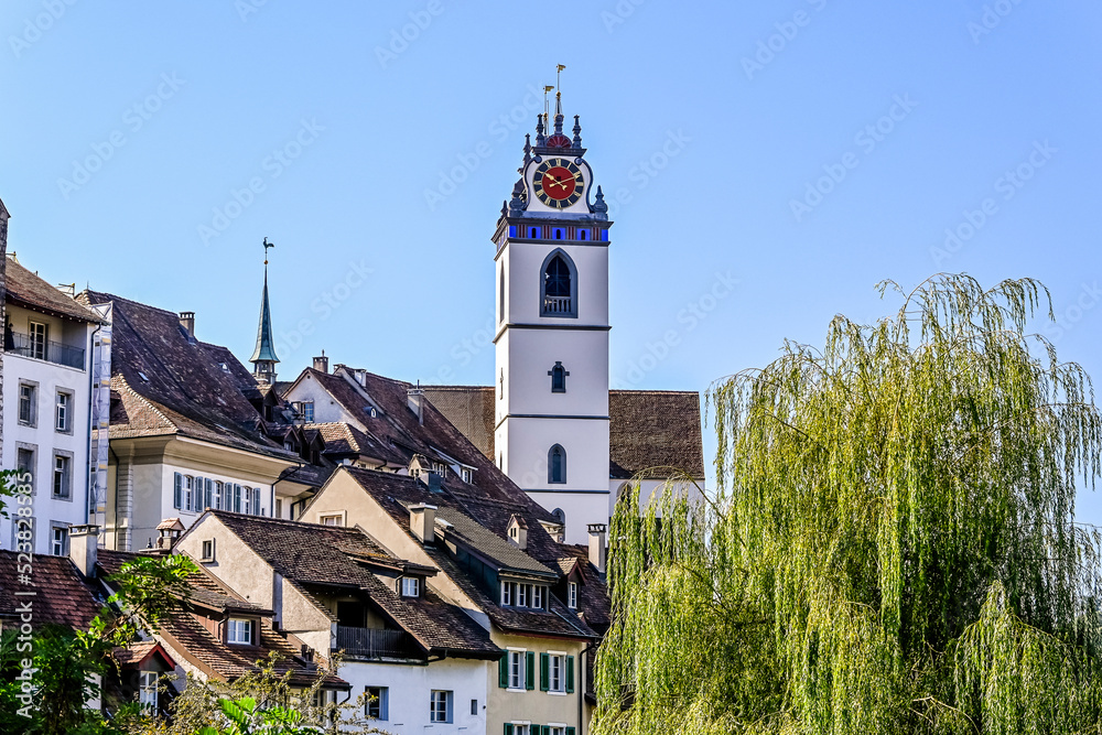 Aarau, Stadtkirche, Kirche, Kirchturm, Altstadt, Altstadthäuser, Stadt, Aare, Fluss, Sommer, Sommertag, Aargau, Schweiz