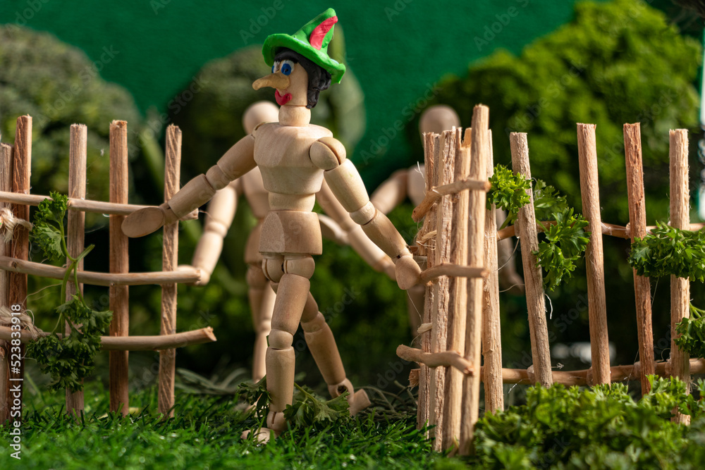 Obraz premium Articulated wooden dolls that simulate walking in a miniature world
