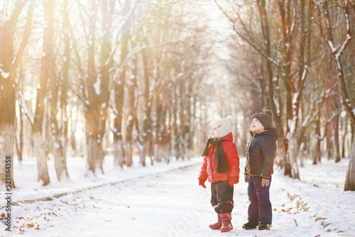 Fototapeta Naklejka Na Ścianę i Meble -  Children in winter park play