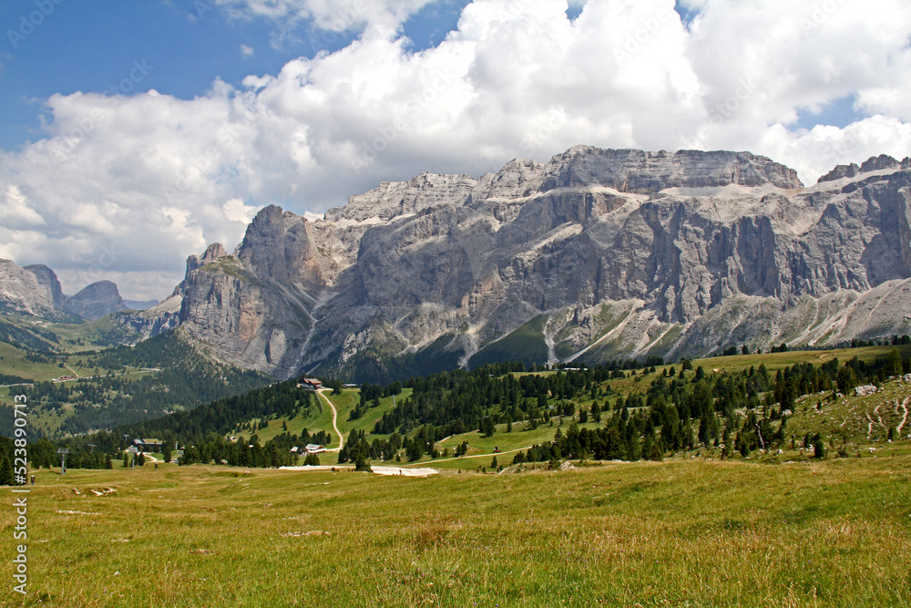 le pareti occidentali del gruppo del Sella, nelle Dolomiti
