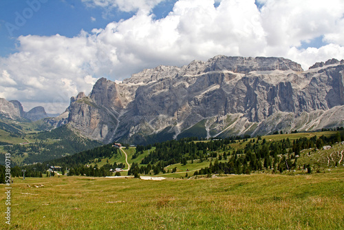 le pareti occidentali del gruppo del Sella, nelle Dolomiti © gabriffaldi