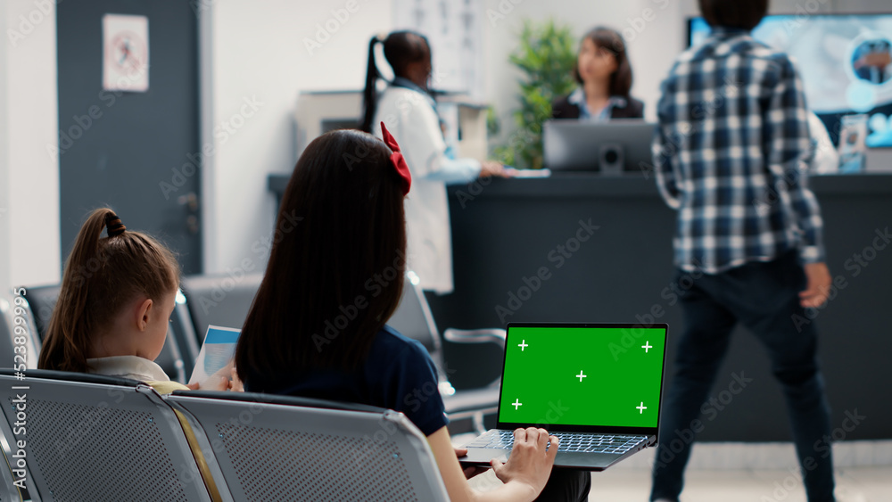 Stockfoto Mother and little girl using laptop with greenscreen in ...