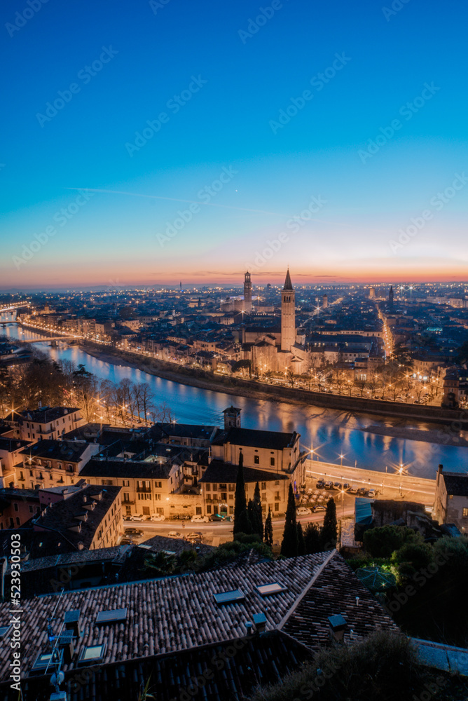 Φωτογραφία Aerial vertical view of illuminated Verona city during sunset, Italy