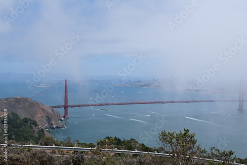 Fototapeta Naklejka Na Ścianę i Meble -  golden gate bridge in fog