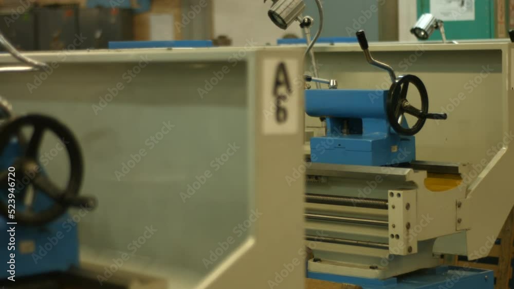 Taller de torno y creación de herramientas.