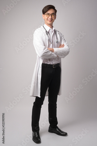 Portrait of male confident doctor over white background studio, healthcare and Medical technology concept. © tonefotografia