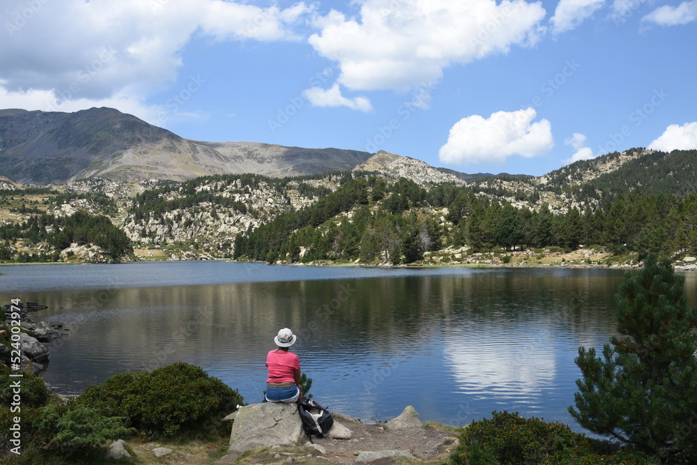 Méditation. Lac La Coumasse, les Bouillouses, Pyrénées Orientales, France