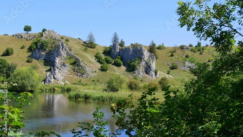 Blick auf die Felsformation der Steinernen Jungfrauen im Eselsburger Tal photo
