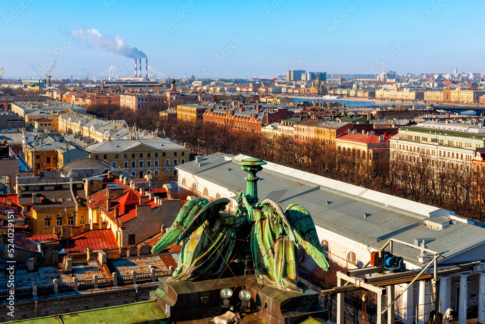 Obraz premium St. Petersburg city landscape panoramic view from above on Konnogvardeysky Boulevard, the Neva River and the University embankment