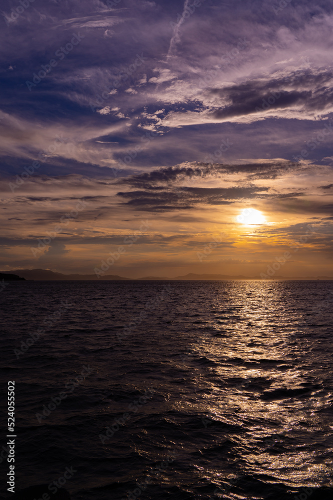 長松海岸から見る淡路島へ沈む夕日