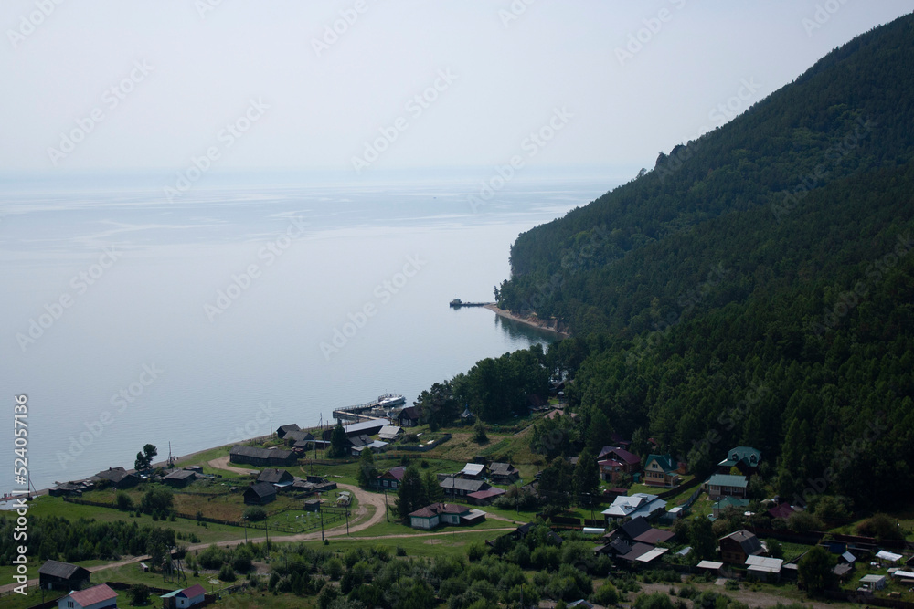 Φωτογραφία View of Lake Baikal near the village of Bolshye Koty on the tourist hiking route
