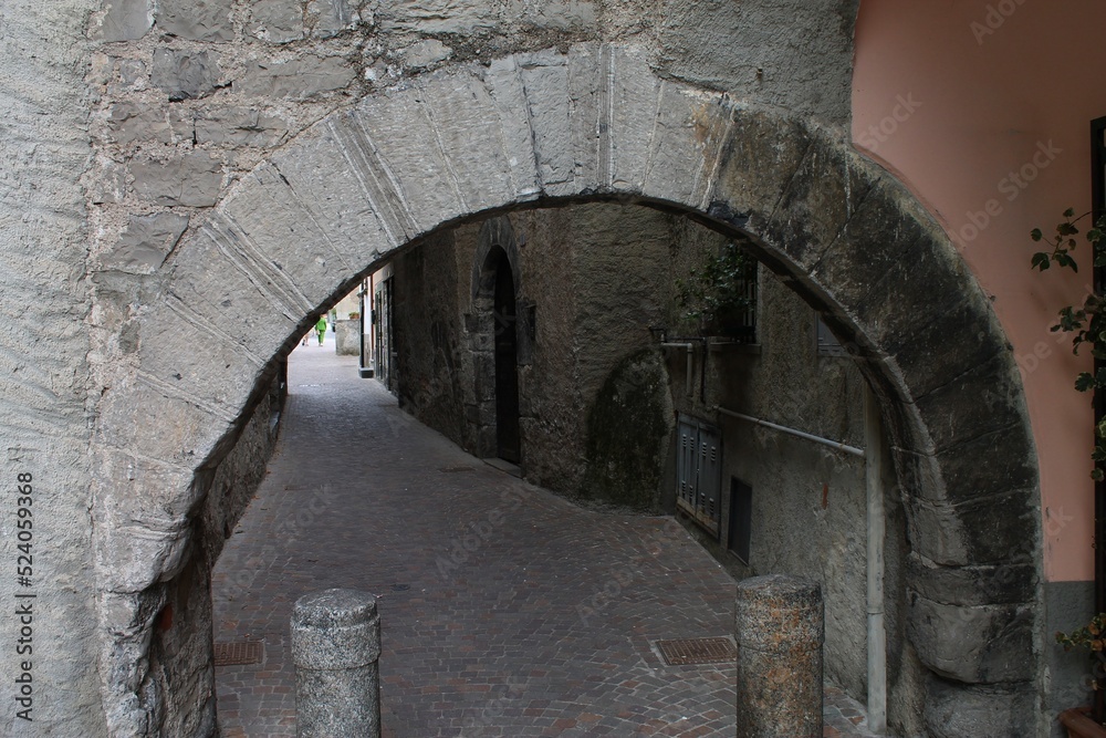 arco in pietra
