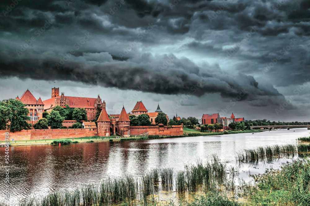 Nadciąga burza, zamek