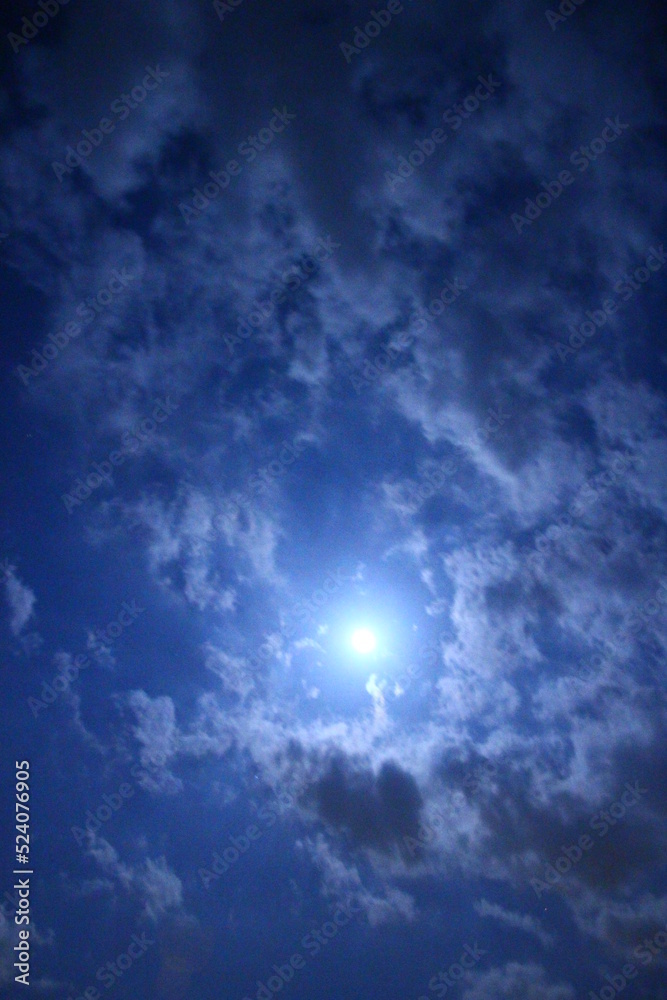 Obraz premium 月空 月のある景色 