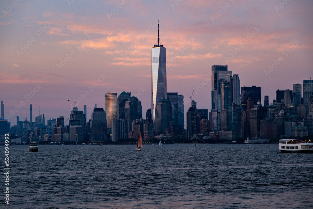 Obraz premium city skyline at sunset