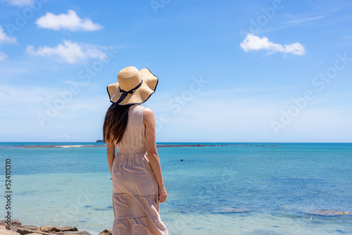 Travel woman look at the sea