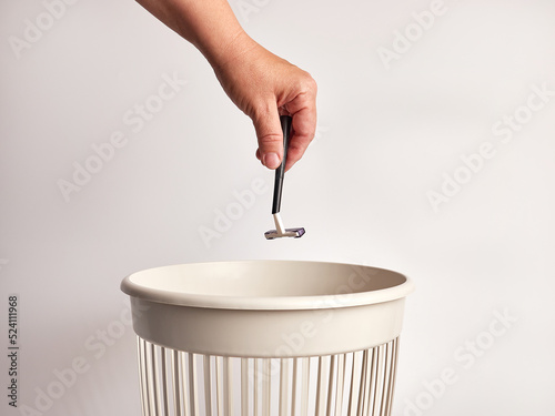 Photos The shaving machine must be recycled and disposed of