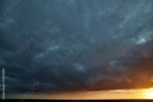 Sonnenaufgangsstimmung überm Meer © Peter