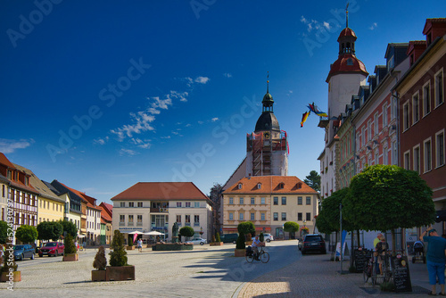 Marktplatz mit Stadtverwaltung und Rathaus in Schmölln, Thüringen, Deutschland