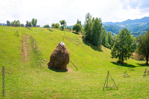 Bergdörfer in Rumänien Magura und Pestera photo