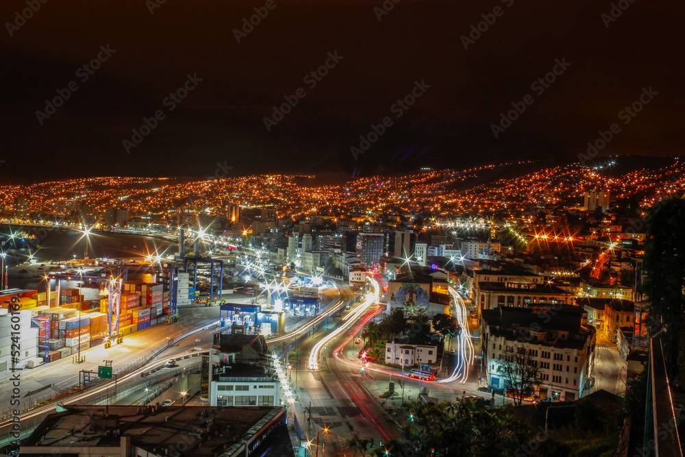 Valparaíso desde las alturas en invierno.
