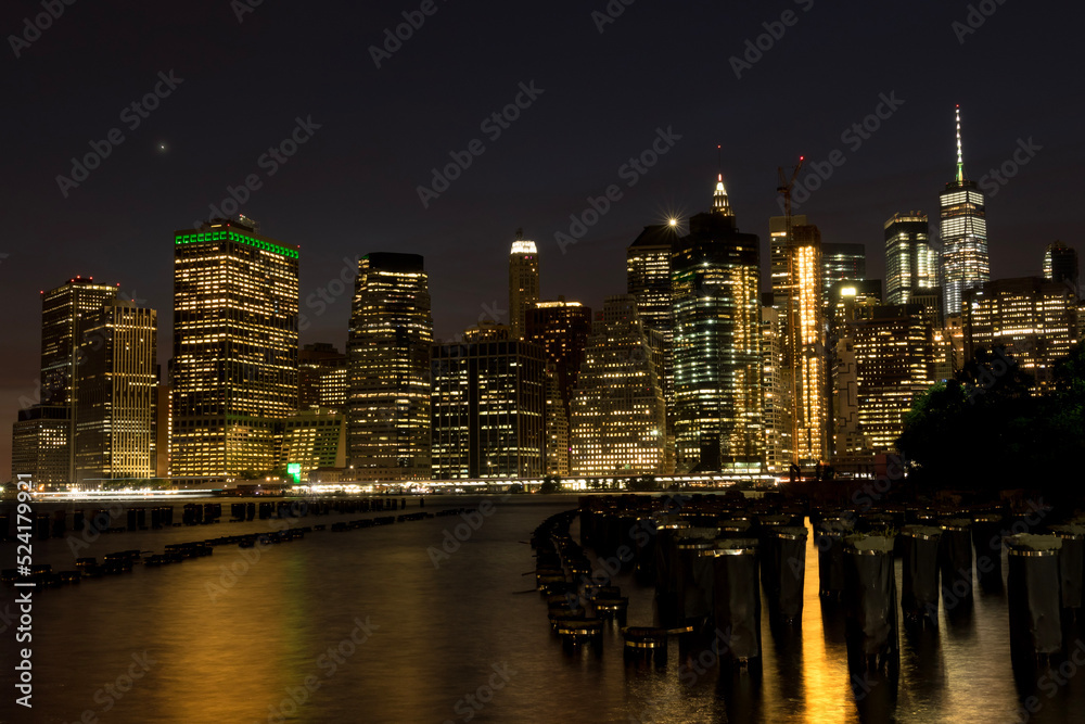 Fototapeta premium city skyline at night