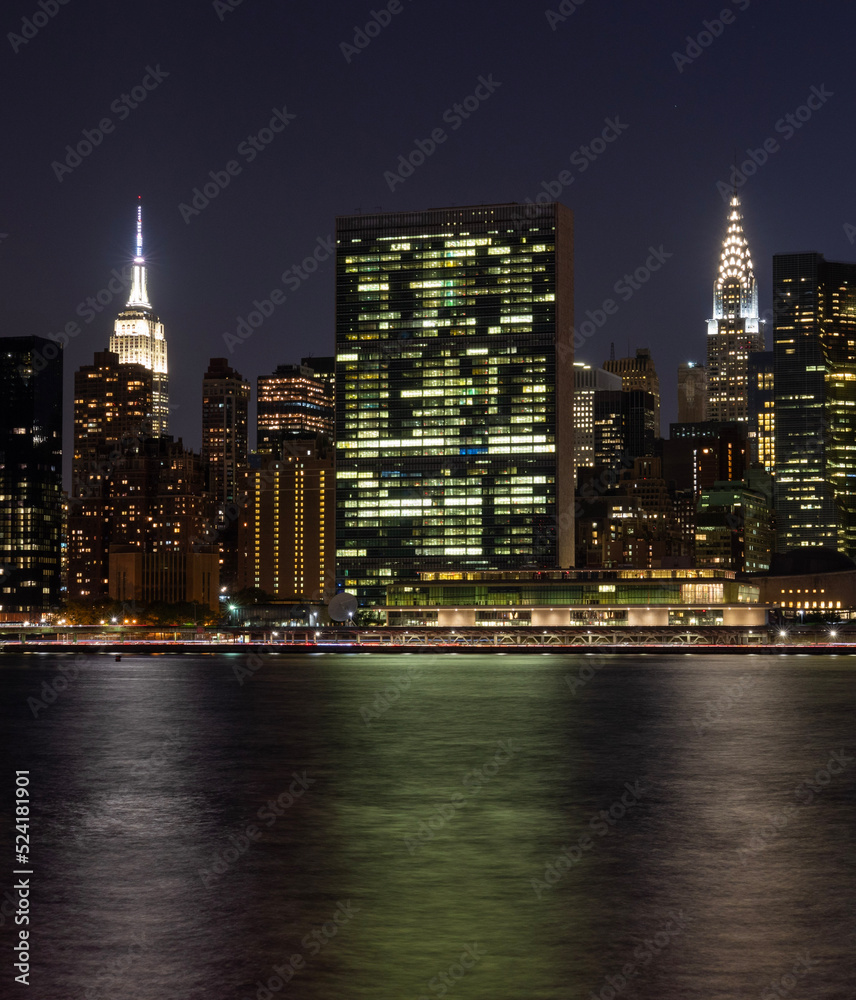 Fototapeta premium city skyline at night