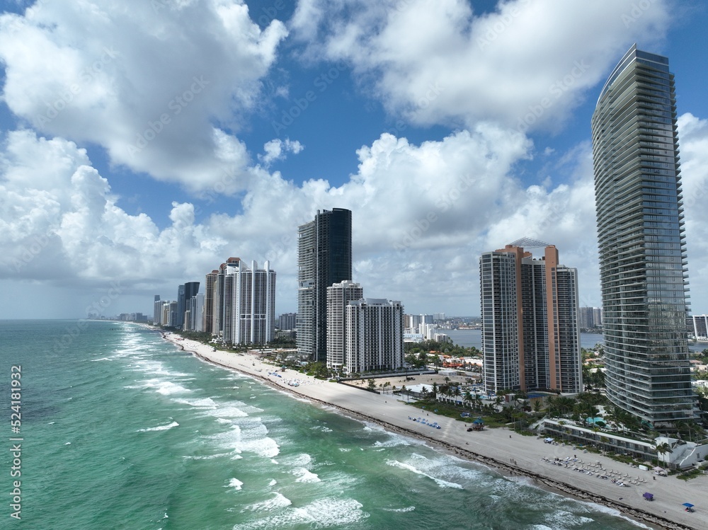 Obraz premium Aerial View of Sunny Isles Beach in Aventura, Miami, Florida