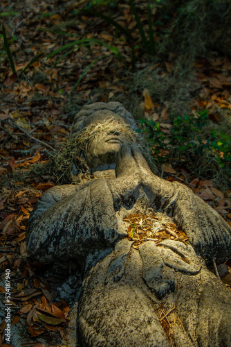 statue of angel 