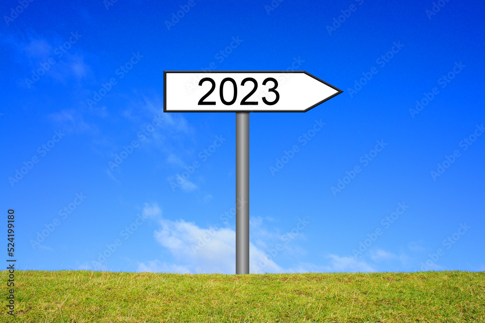 Wegweiser zeigt in Richtung  Jahr 2023