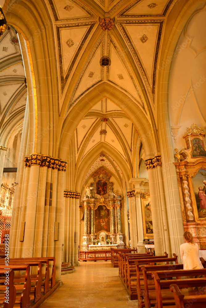 Innenansicht Kathedrale St. Nikolaus in Freiburg im Üechtland, Fribourg (Schweiz)