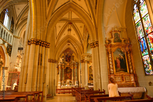 Innenansicht Kathedrale St. Nikolaus in Freiburg im   echtland  Fribourg  Schweiz 