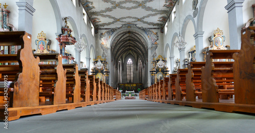 Fototapete Innenansicht der Franziskanerkirche in Freiburg im Üechtland, Fribourg (Schweiz)