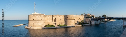 Slika na platnu The Aragonese Castle and the Swing Bridge in Taranto canalboat at summer