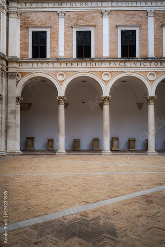 Urbino, detail of the internal courtyard of the ducal palace. © Stefano Pessina