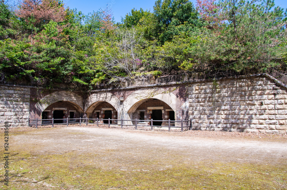 Obraz premium 大久野島の北部砲台跡の兵舎 広島県竹原市忠海町The barracks of Northern Cannon Battery Ruins on Okunoshima island known as 