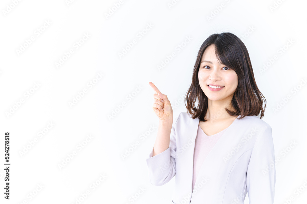 笑顔で指差すキャリアウーマン 笑顔で指差すキャリアウーマン