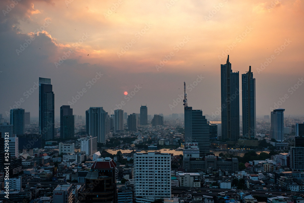 Fototapeta premium city skyline sunset in Thailand Bangkok