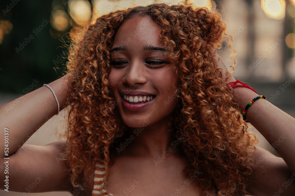 Fototapeta premium African american woman outdoors in the city