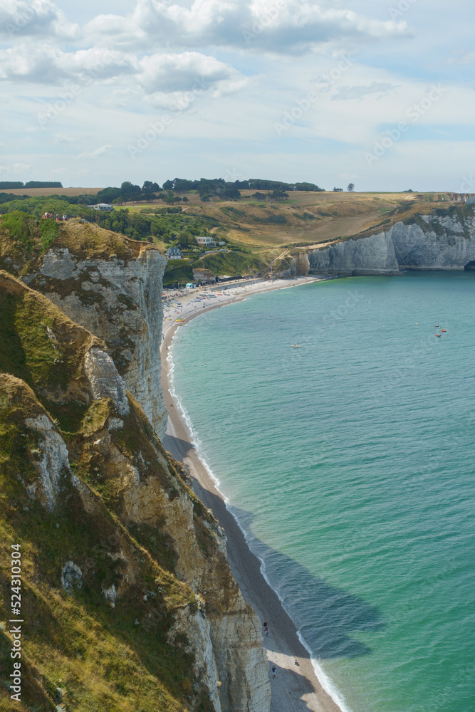 Obraz premium Top view of the French town of Étretat, which is located directly by the sea