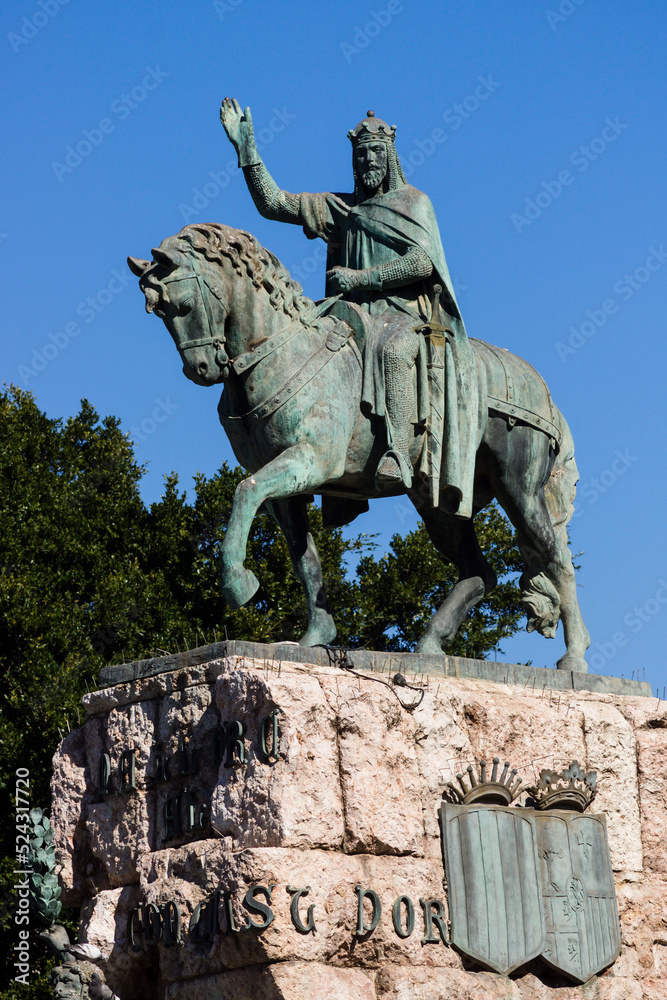 Fototapeta premium Estatua ecuestre de Jaime I ,Enric Clarasó, 1927, Bronce, Plaza de España. Palma, Mallorca, balearic islands, spain, europe