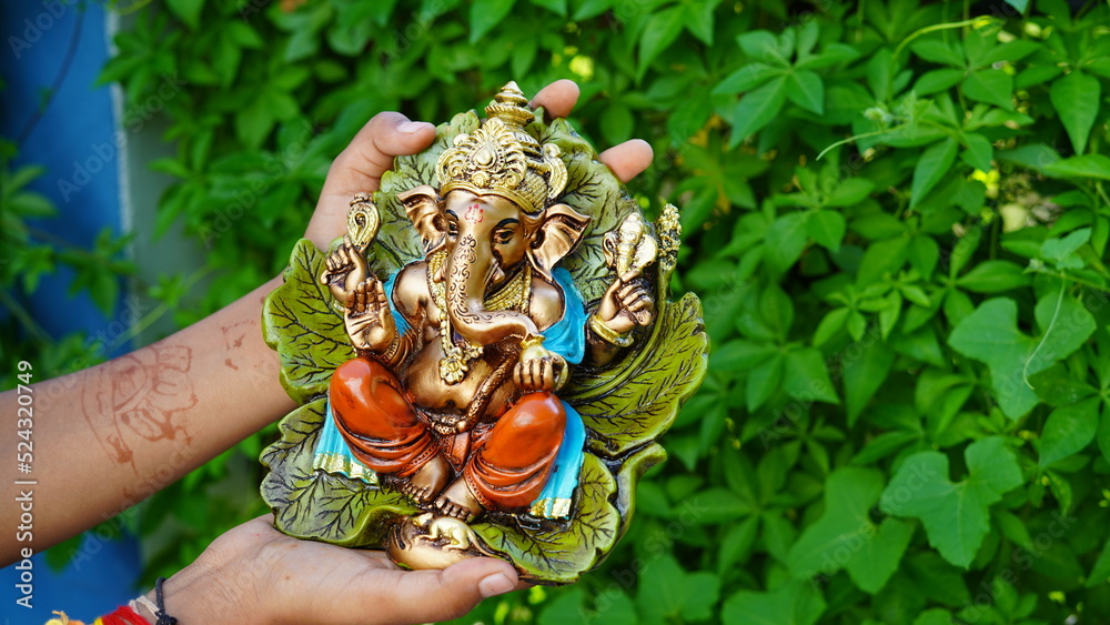 Lord Ganesha Idol In Hand, Golden Lord Ganesha Sculpture On Nature ...